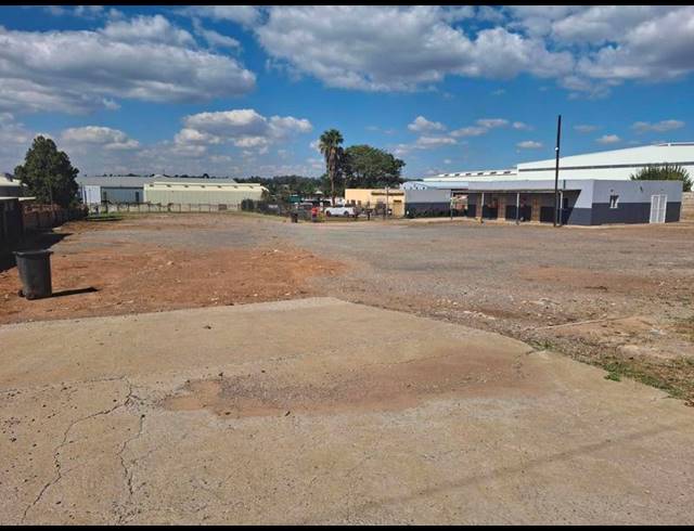 LAND PROPERTY TO RENT IN POMONA